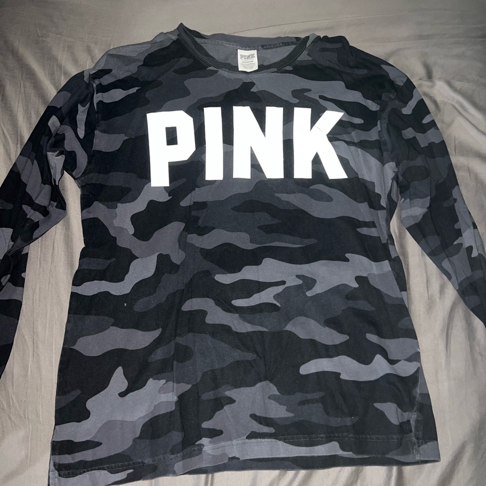 VS PINK CAMO LONGSLEEVE